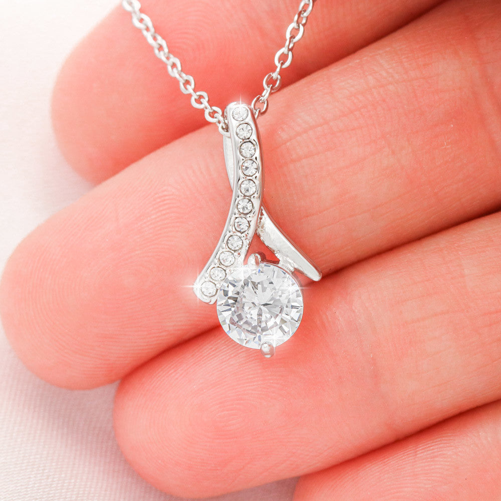 ALLURING BEAUTY NECKLACE